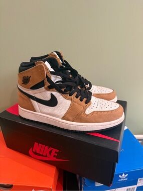 Authentic Nike Air Jordan 1 Retro High OG Size 39 Sneakers
